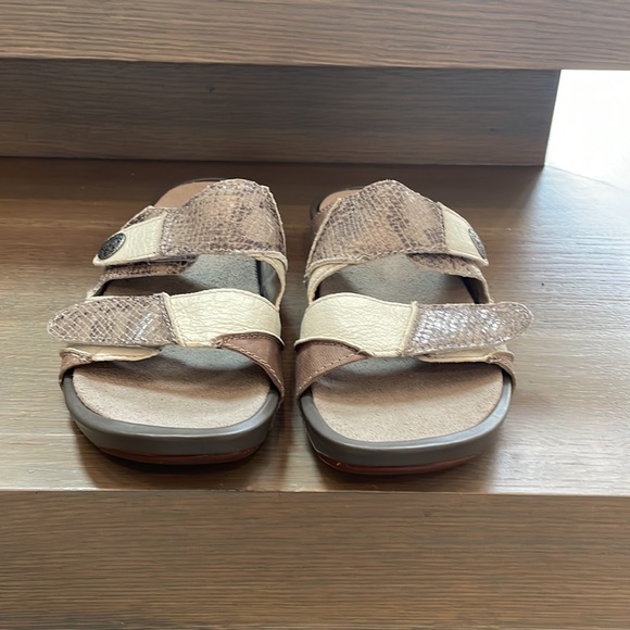 Aetrex Rebecca Leather Slide in Taupe - Picture 3 of 7
